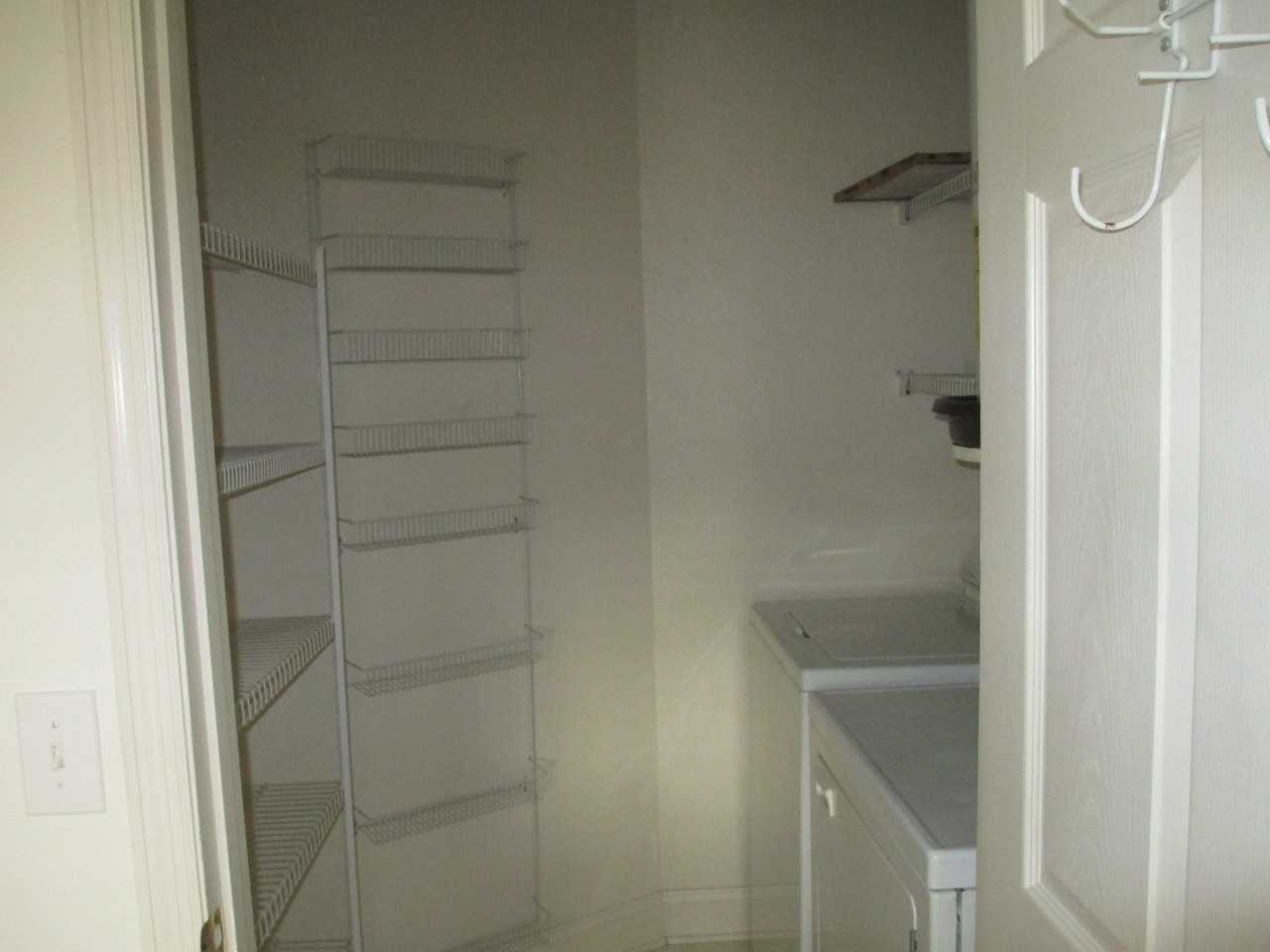 139 John Ct - Photo 5 of 16