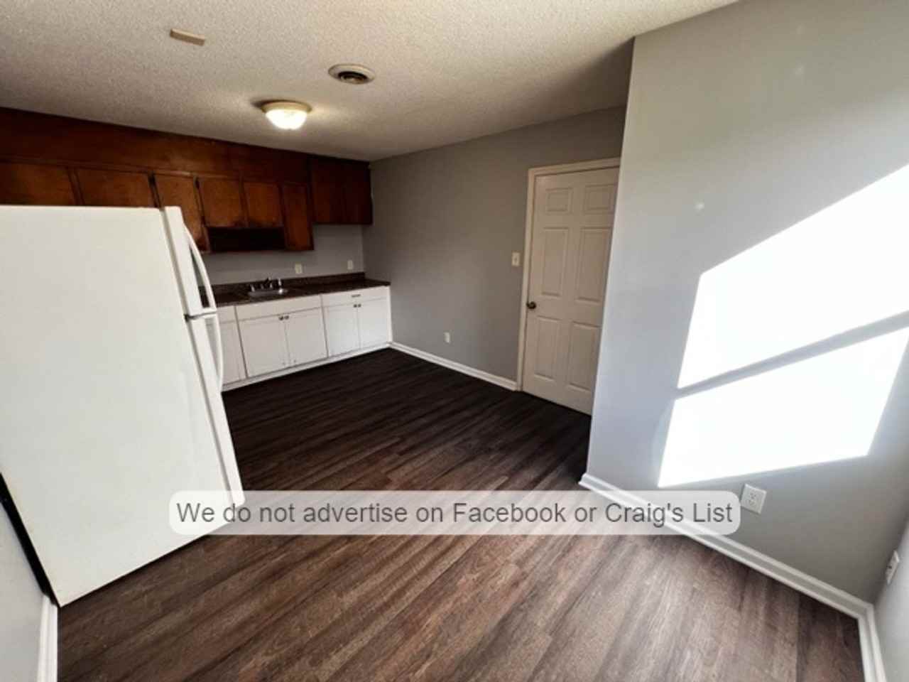 1720 Bridger St - Photo 3 of 12