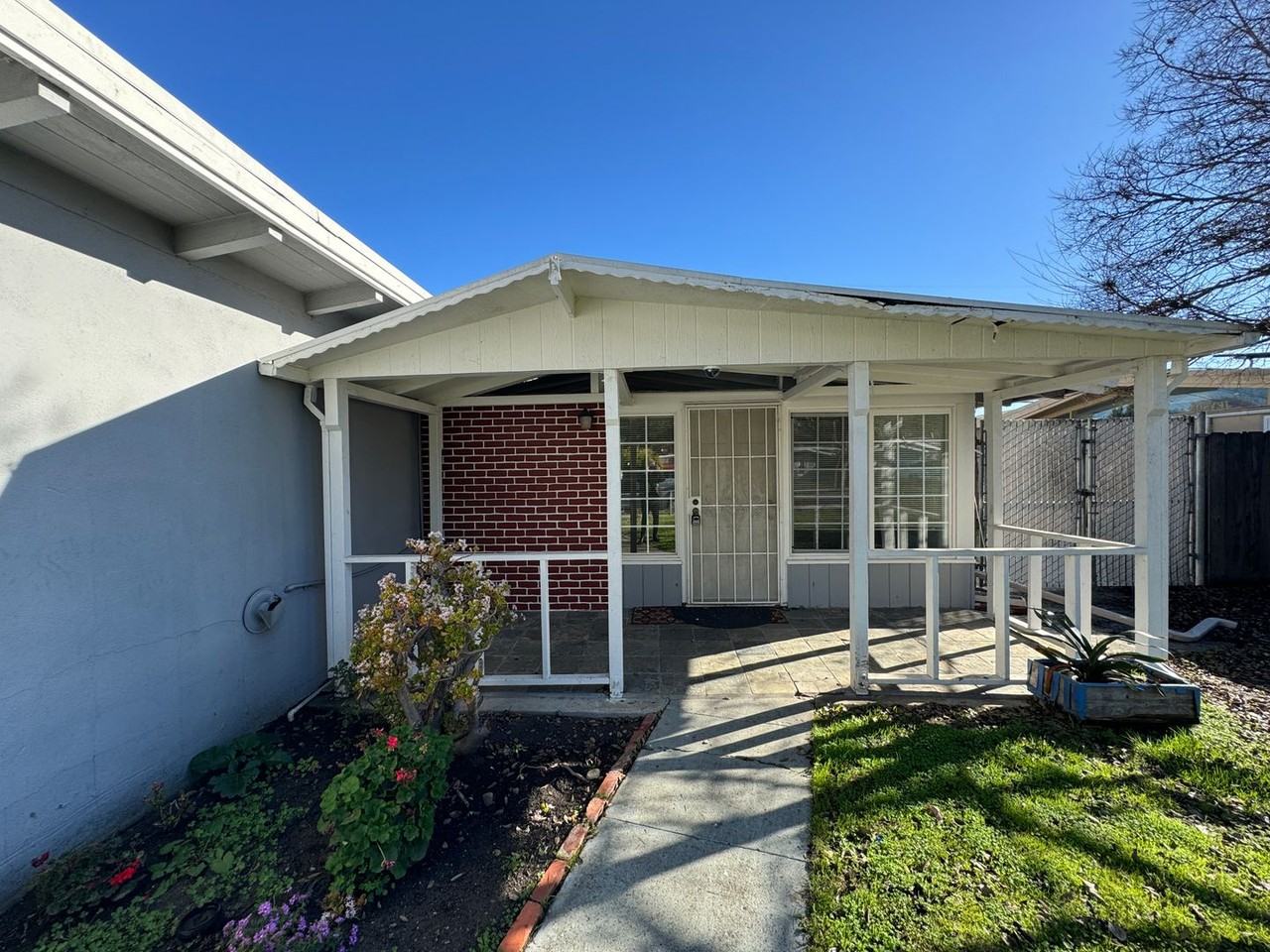 1367 Torrance Ave - Photo 2 of 18