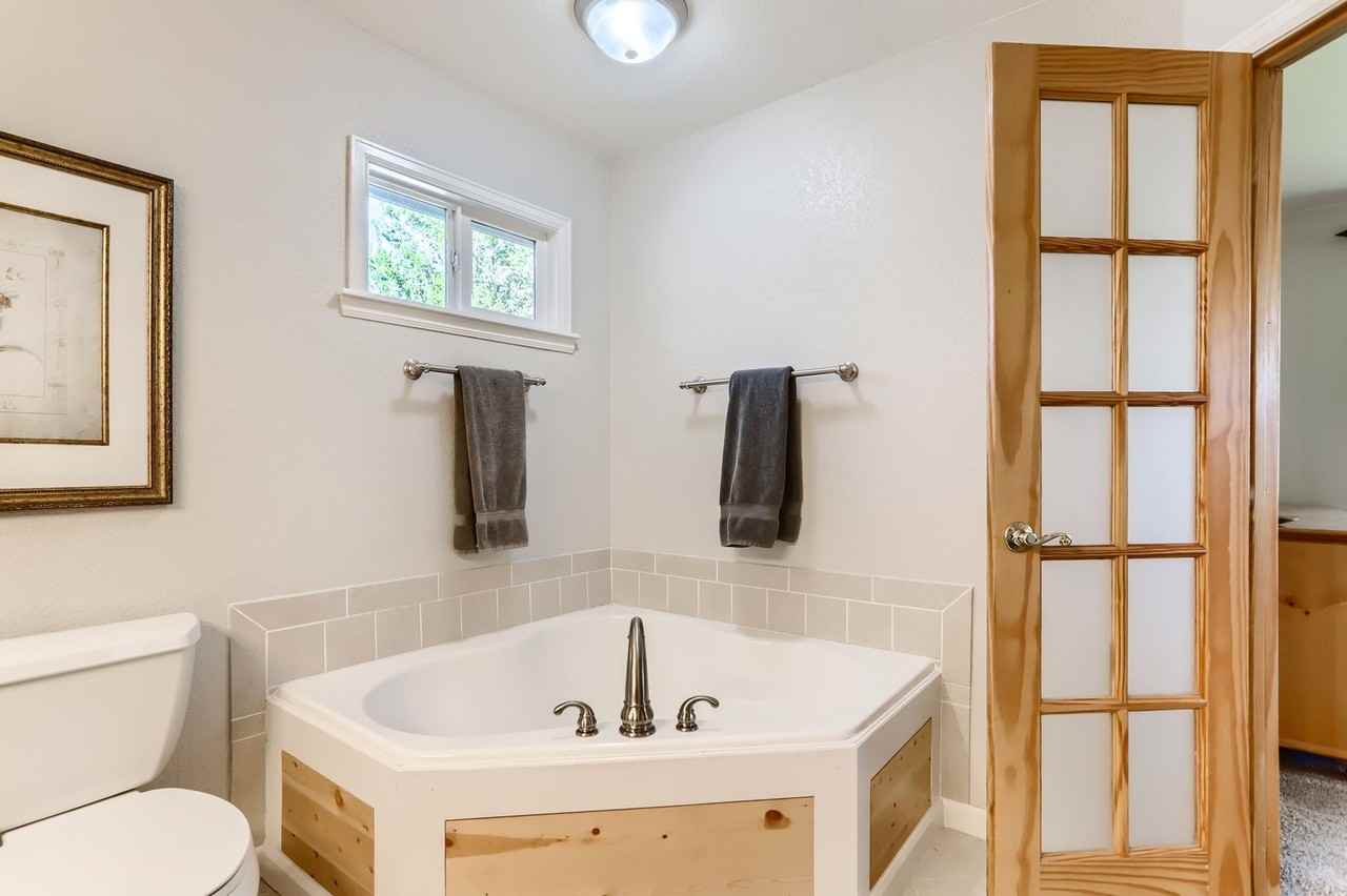 1628 Centaur Cir - Photo 3 of 29