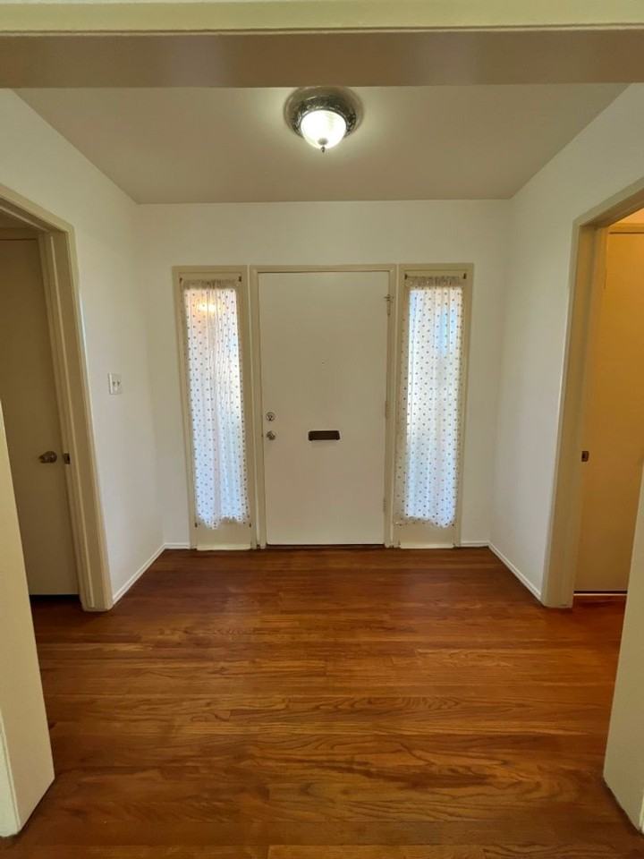 10157 Noble Ave - Photo 3 of 18