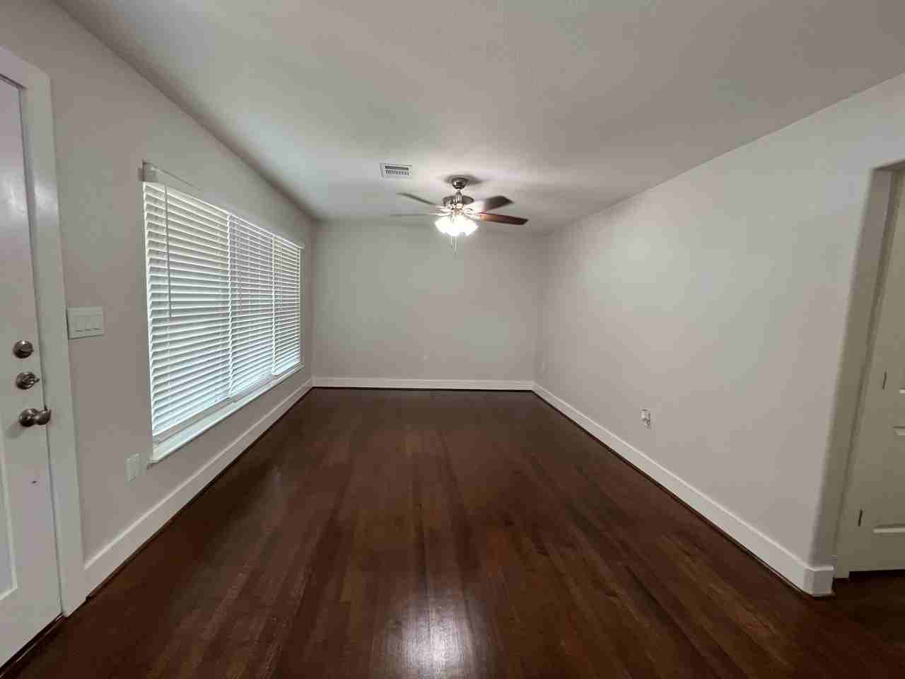 306 Wisteria St - Photo 2 of 22