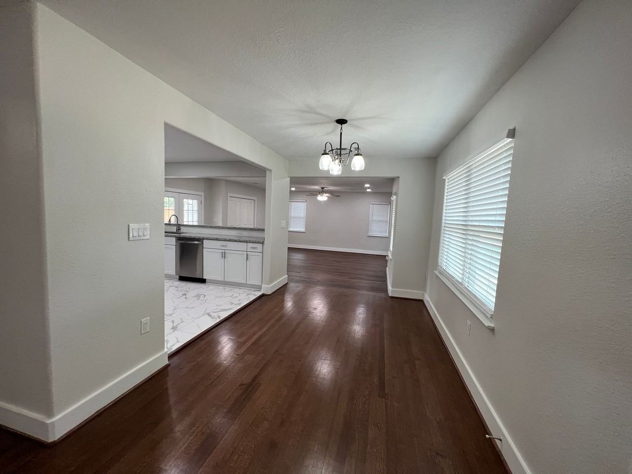 306 Wisteria St - Photo 3 of 22