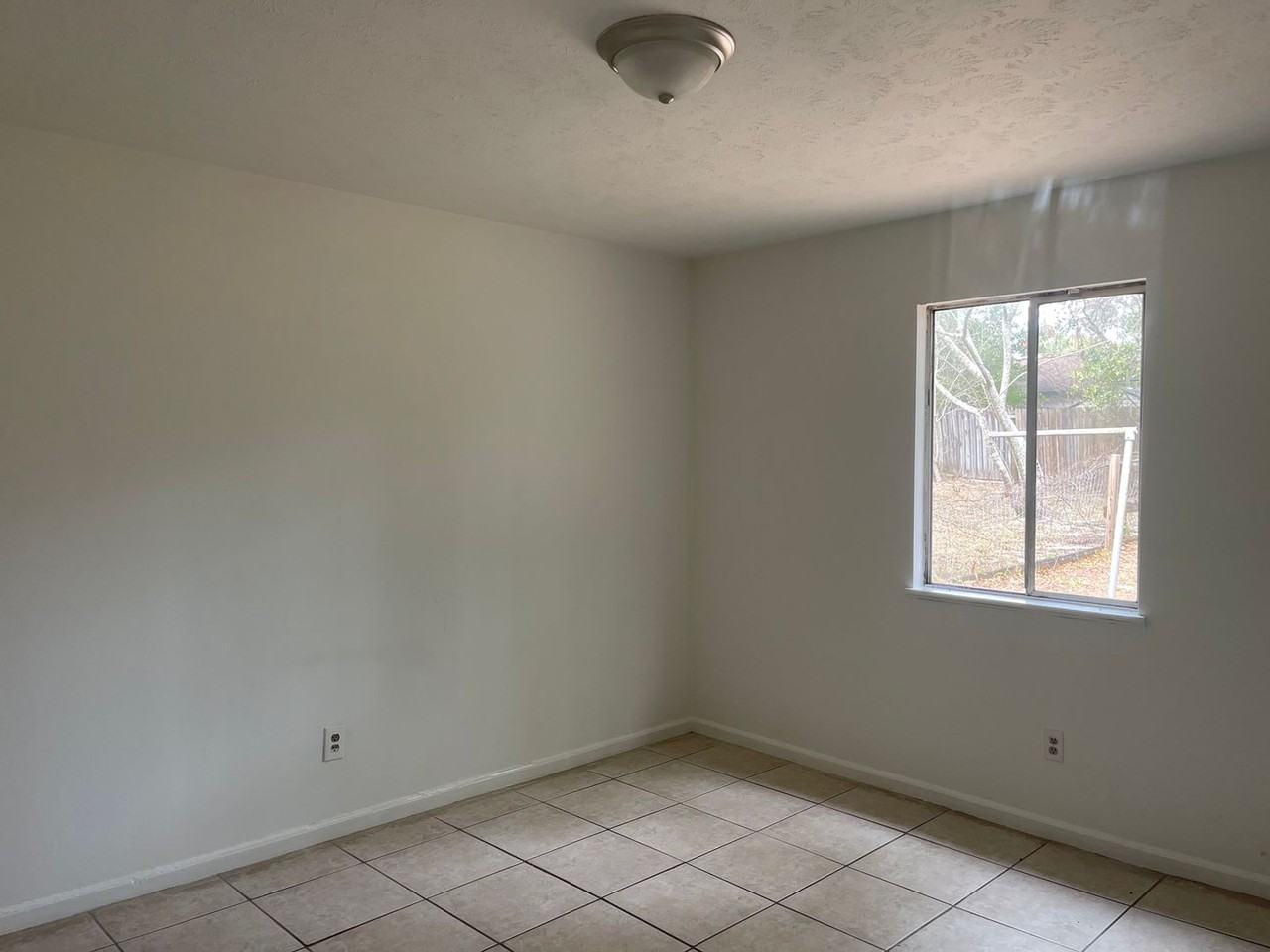 266 White Oak Dr - Photo 2 of 7