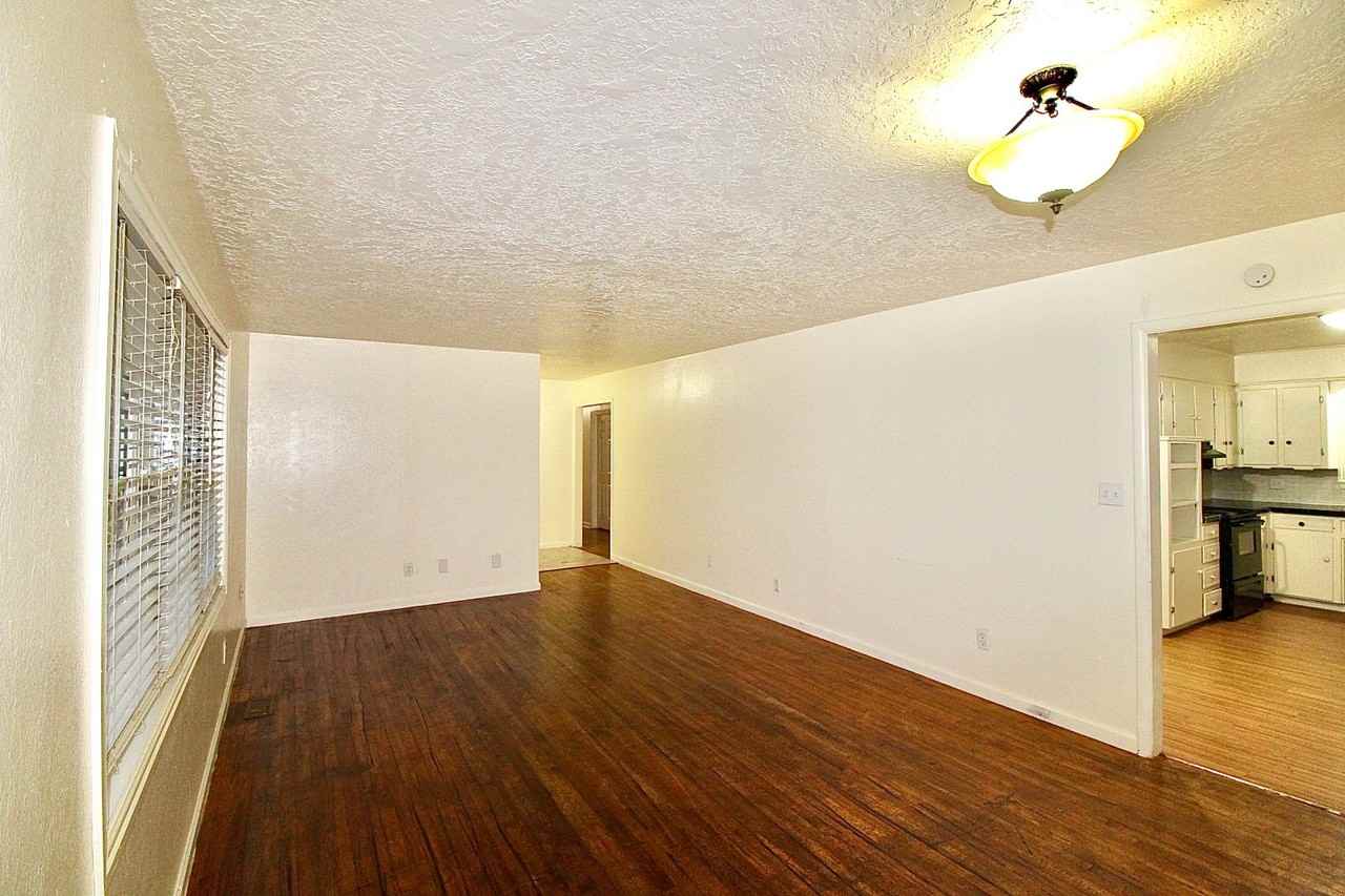 2000 Alameda St - Photo 2 of 30