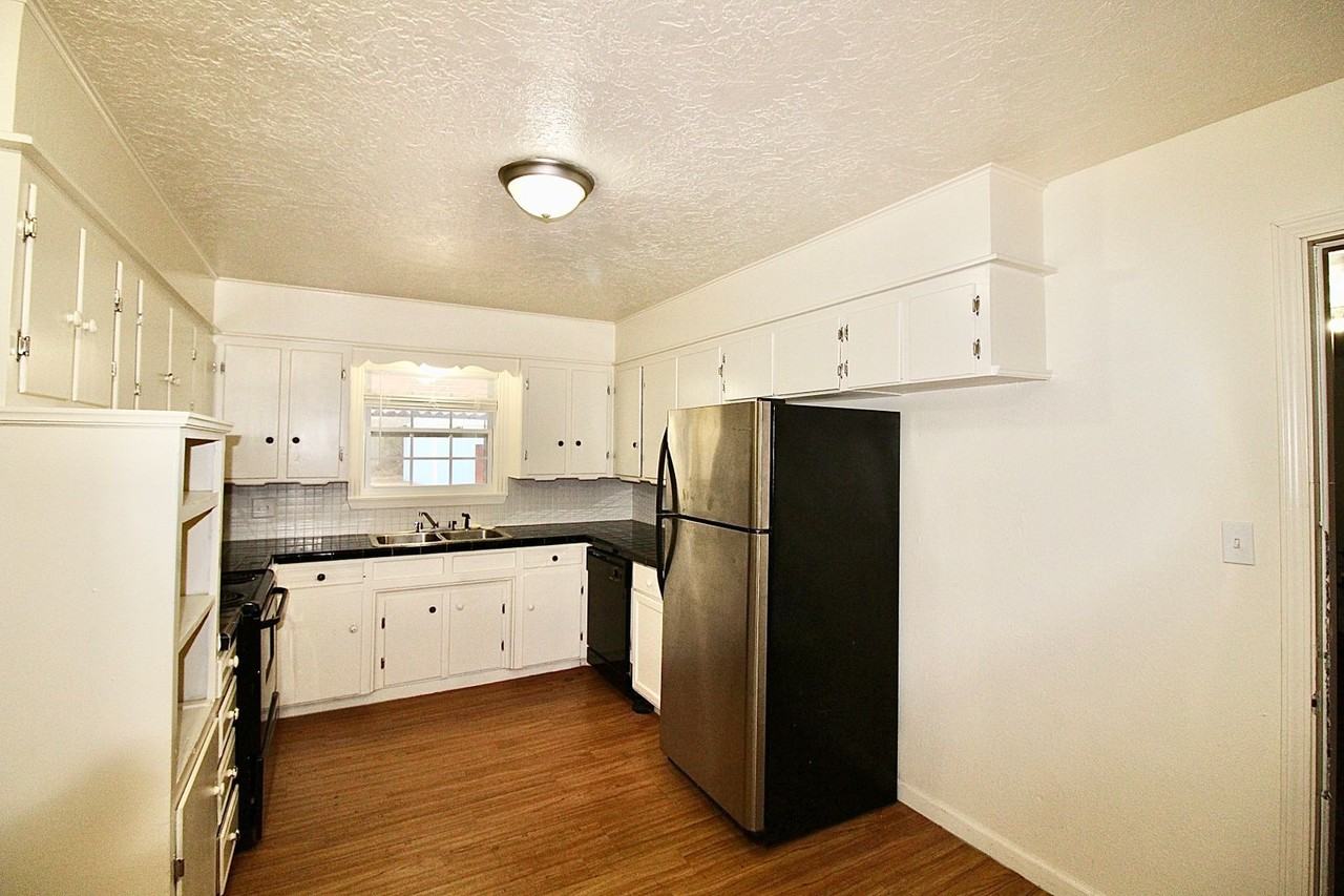 2000 Alameda St - Photo 6 of 30