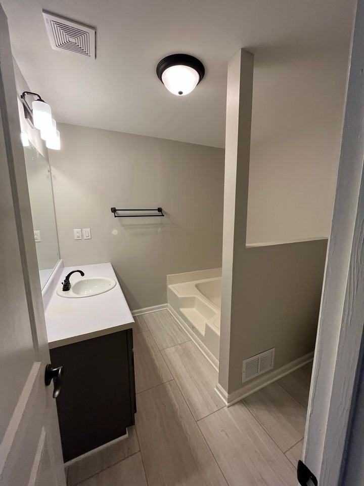 355 The Plz - Photo 3 of 10
