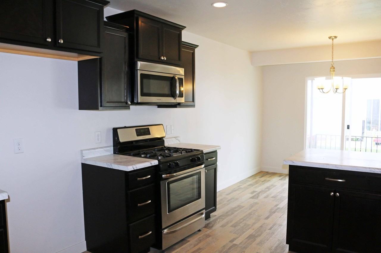 99 E Ashgrove Ln - Photo 2 of 15