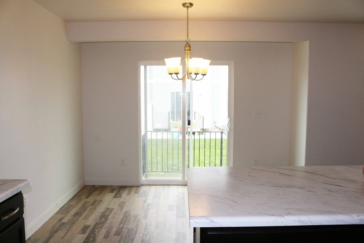 99 E Ashgrove Ln - Photo 5 of 15
