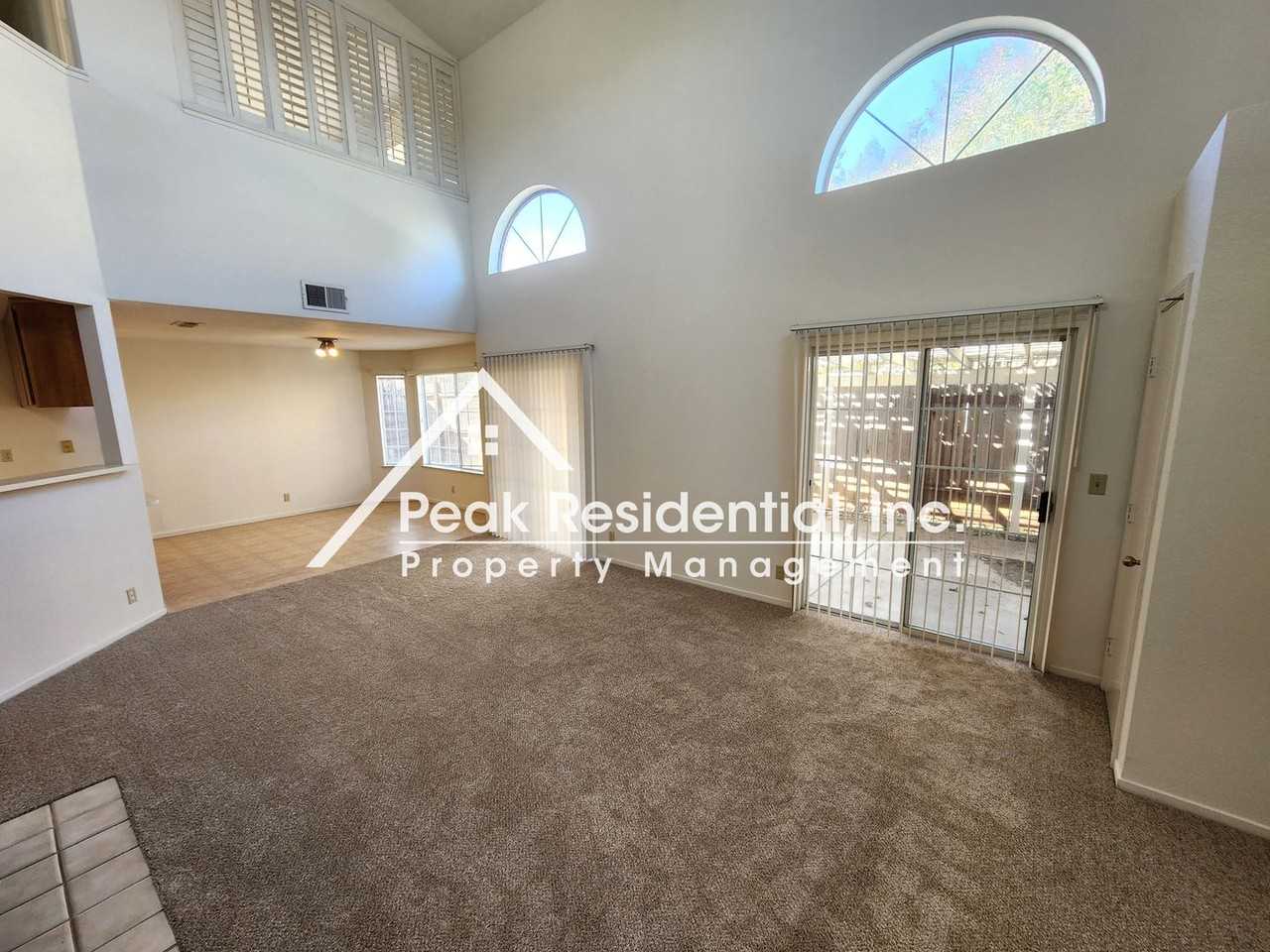 1821 4th St - Photo 3 of 23