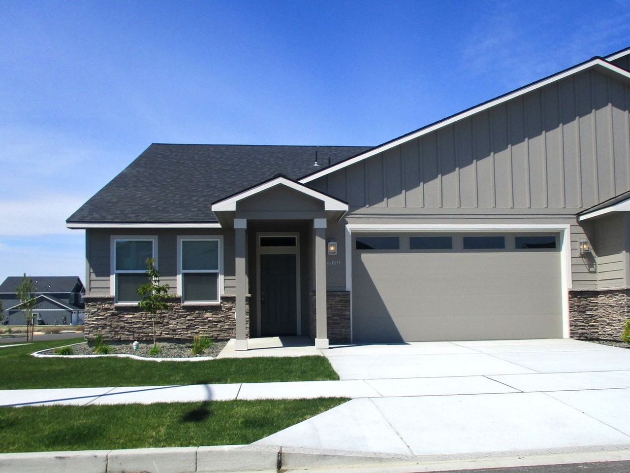 2609 Sunray Ave - Photo 2 of 30