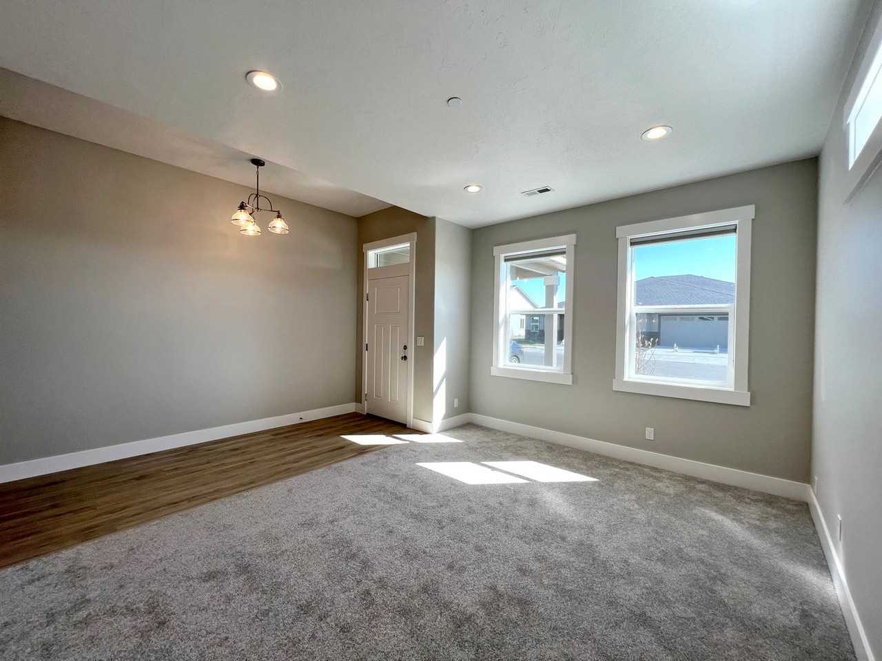 2609 Sunray Ave - Photo 4 of 30