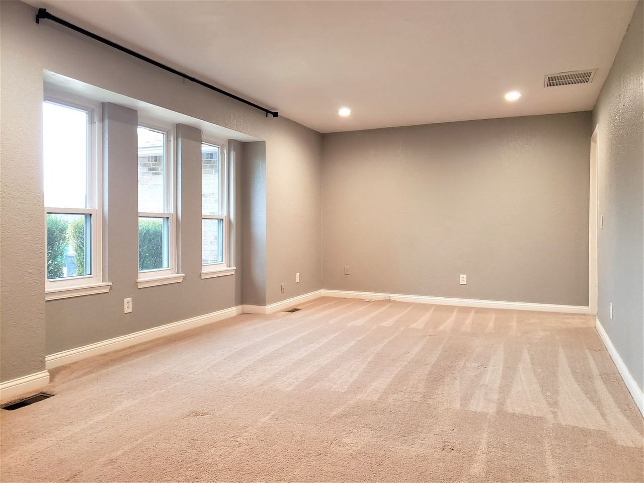 12112 Western View Dr - Photo 3 of 16