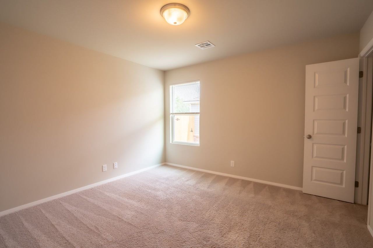1529 S 31st St - Photo 5 of 19