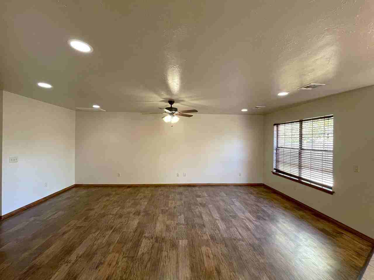 964 Cotswold Ct - Photo 3 of 25