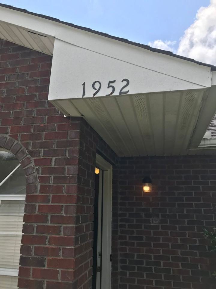 1952 Bluff Ct - Photo 2 of 19