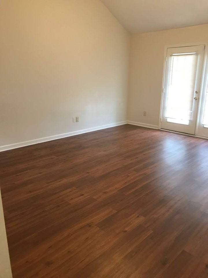 1952 Bluff Ct - Photo 3 of 19