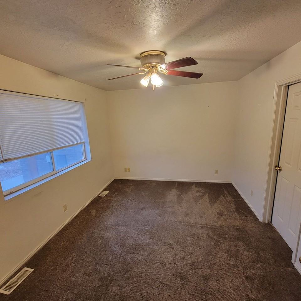 491 E 2015 N - Photo 3 of 14