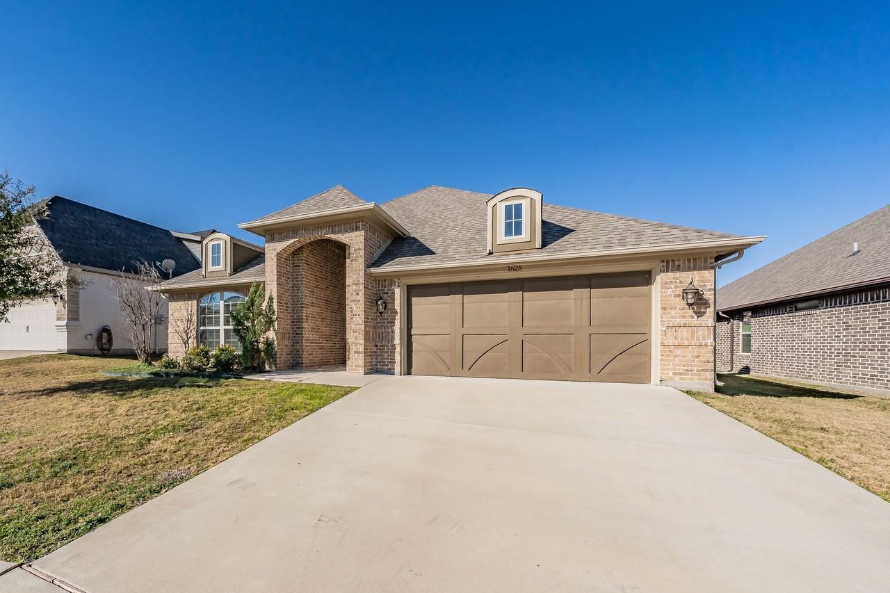 1625 Town Creek Cir - Photo 2 of 36