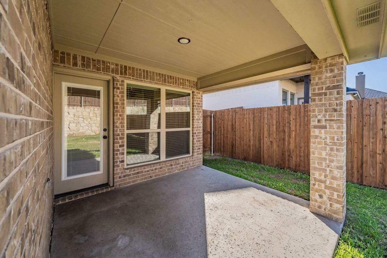 1625 Town Creek Cir - Photo 3 of 36