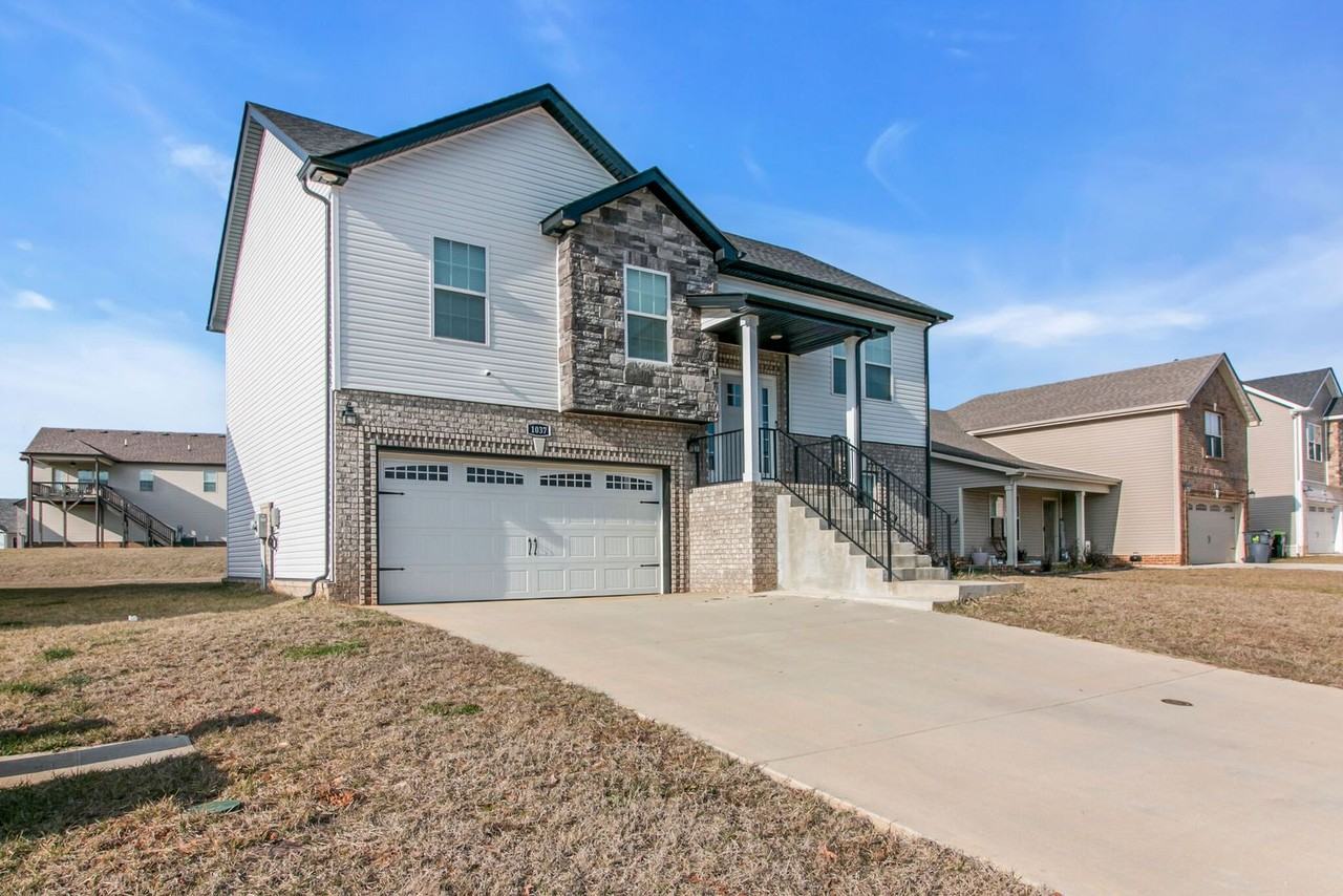 1037 Whitney Dr - Photo 4 of 29