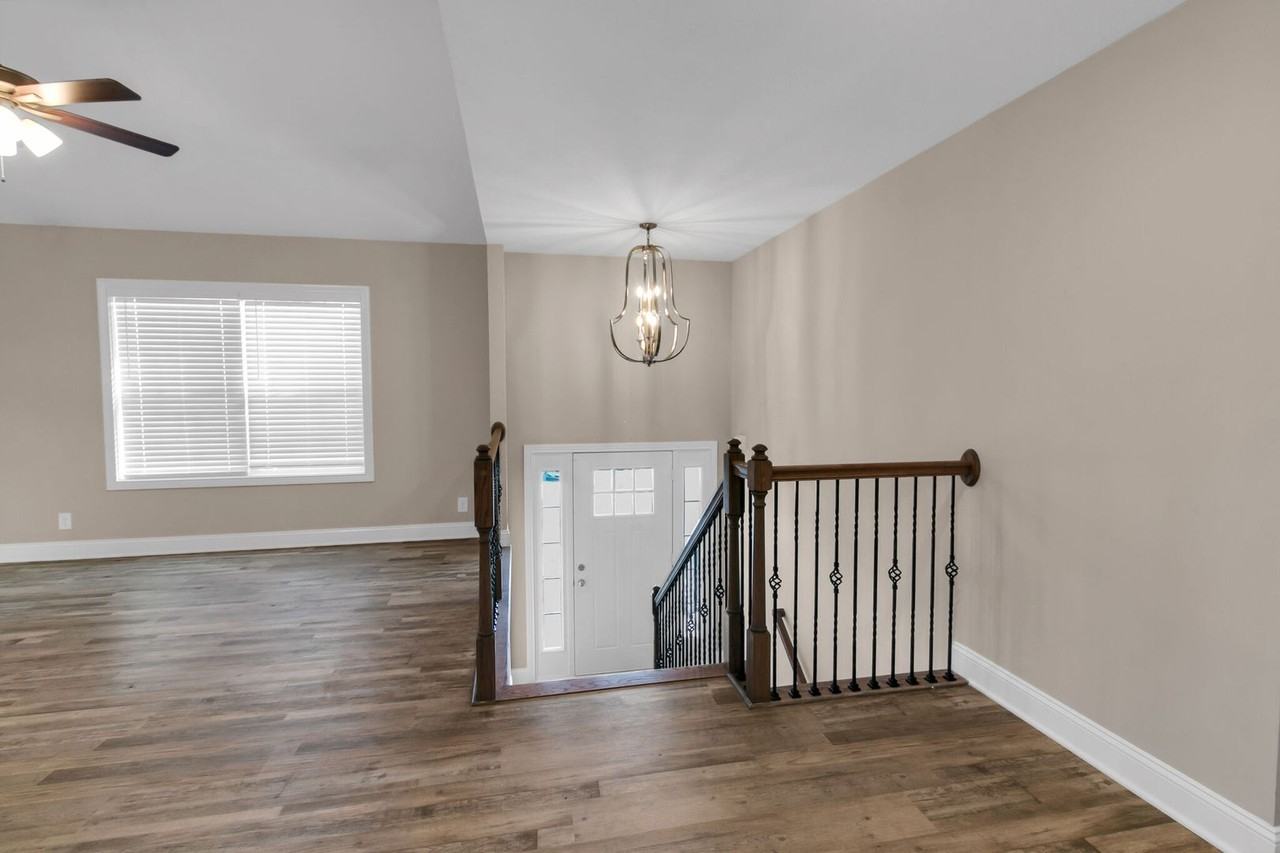 1037 Whitney Dr - Photo 6 of 29
