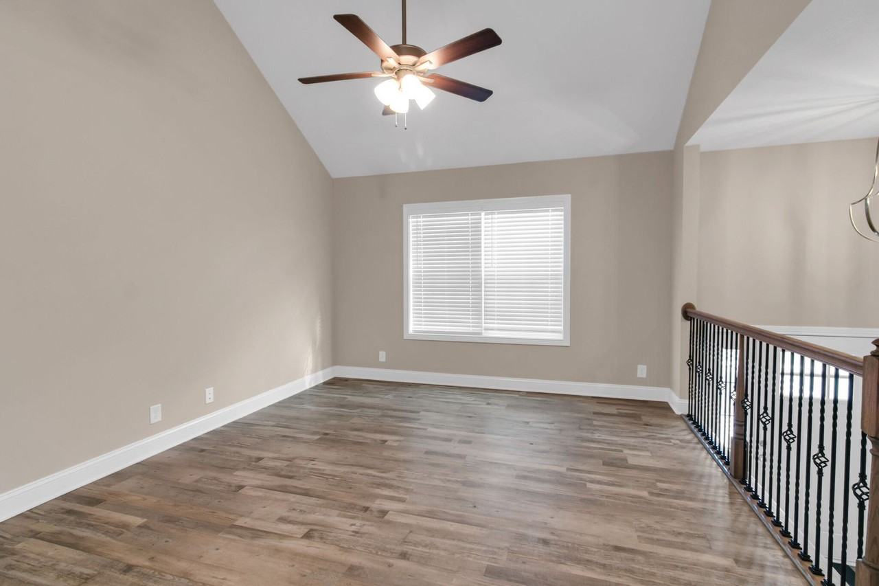 1037 Whitney Dr - Photo 7 of 29