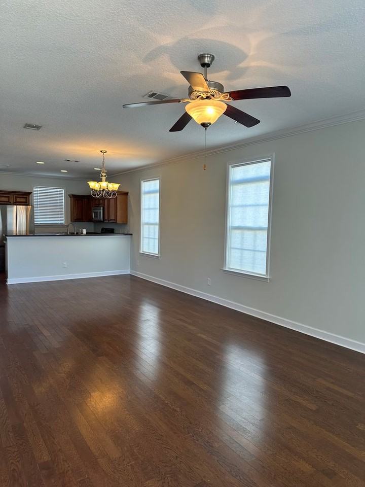 501 Forsyth Dr - Photo 2 of 22