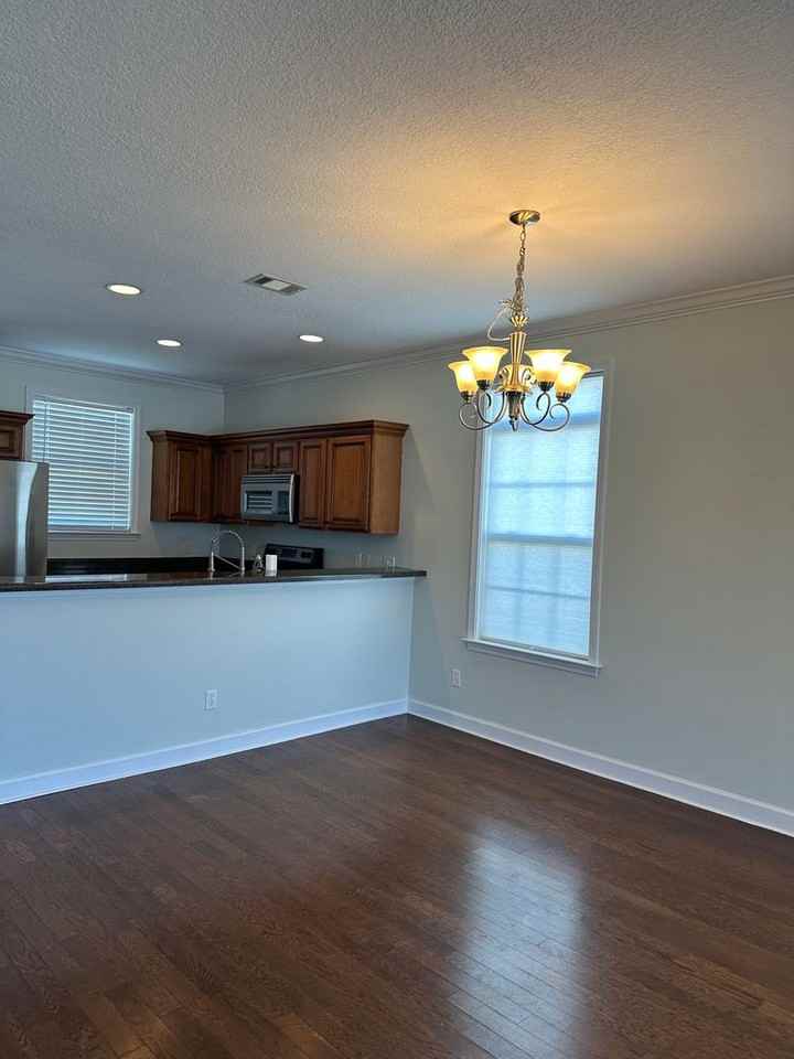 501 Forsyth Dr - Photo 3 of 22