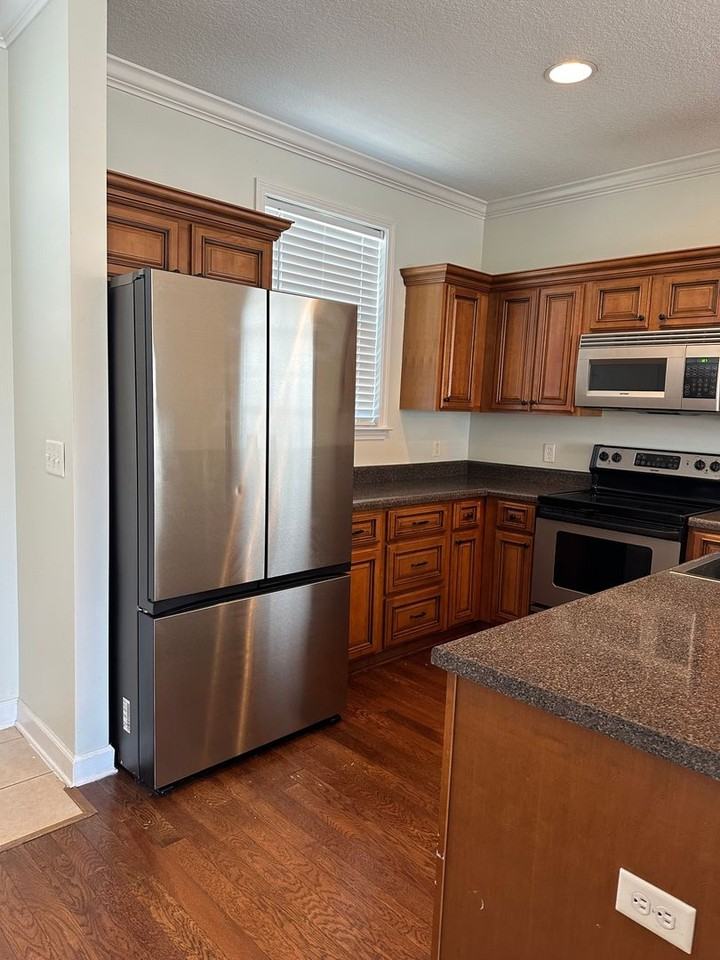 501 Forsyth Dr - Photo 4 of 22