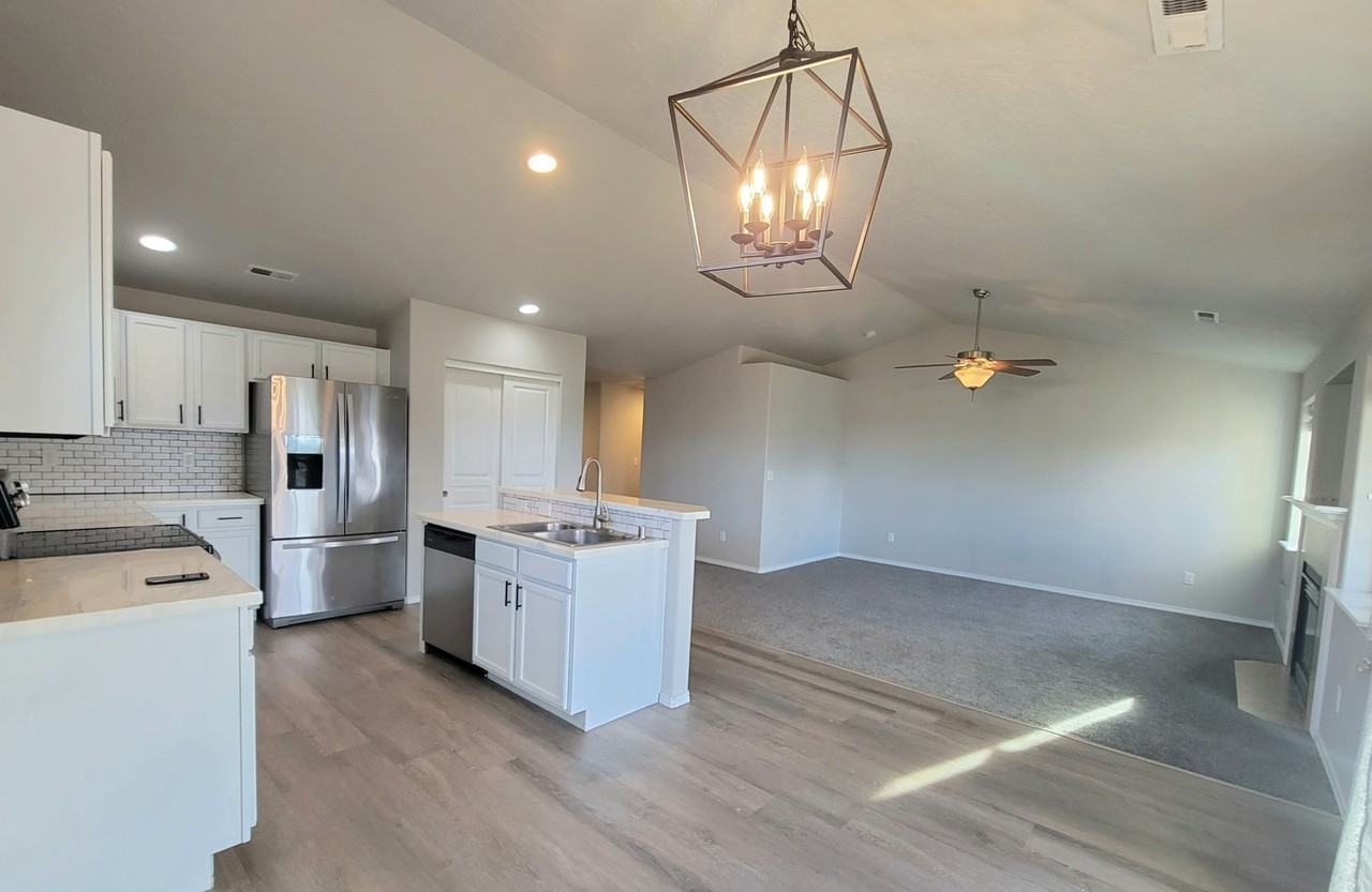 6206 Maryhill Ln - Photo 3 of 36