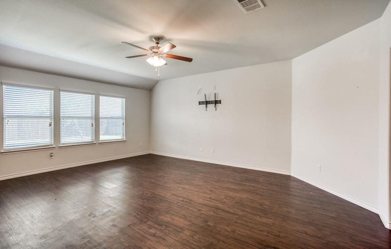 3204 Brazos Dr - Photo 2 of 21