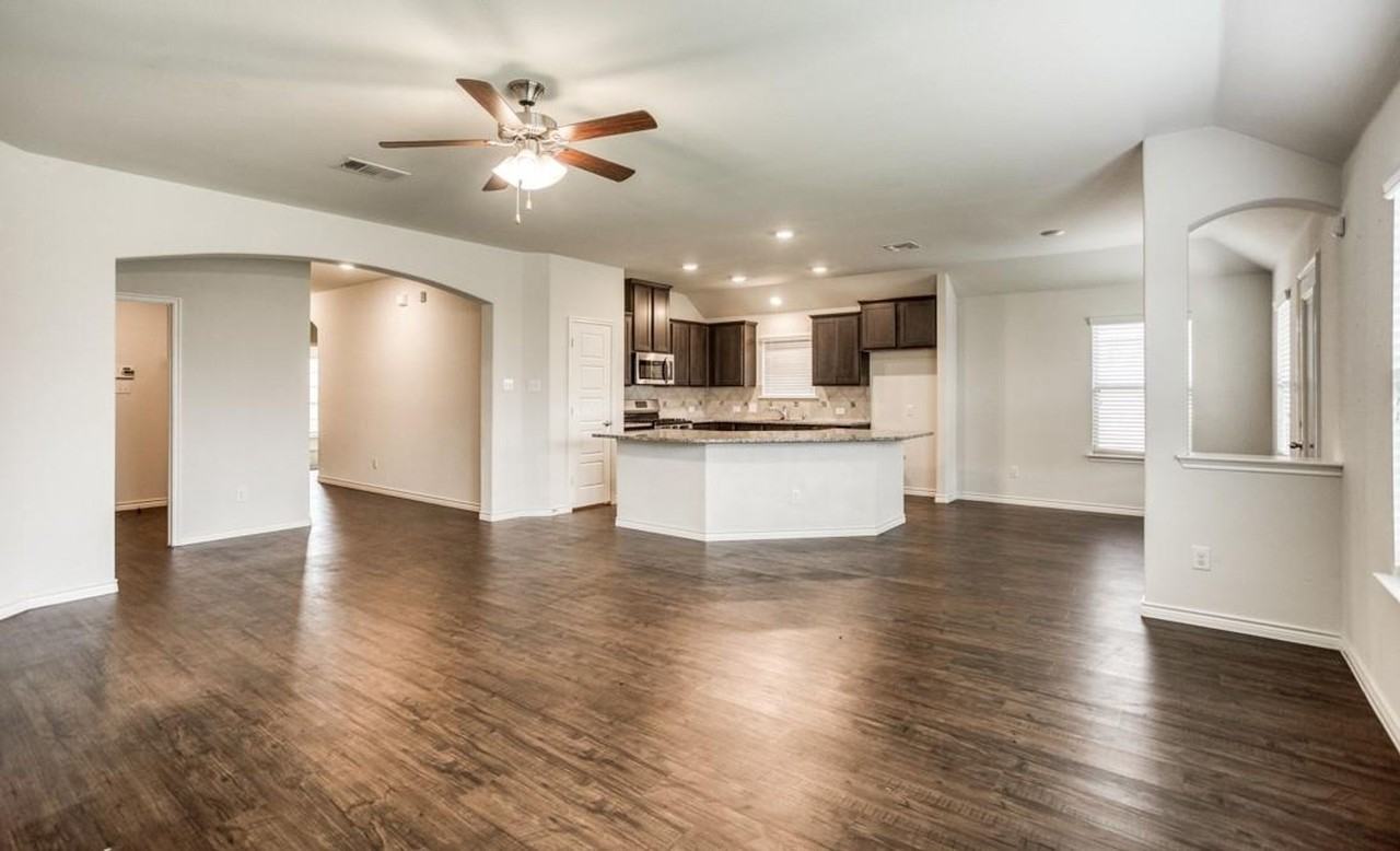 3204 Brazos Dr - Photo 4 of 21