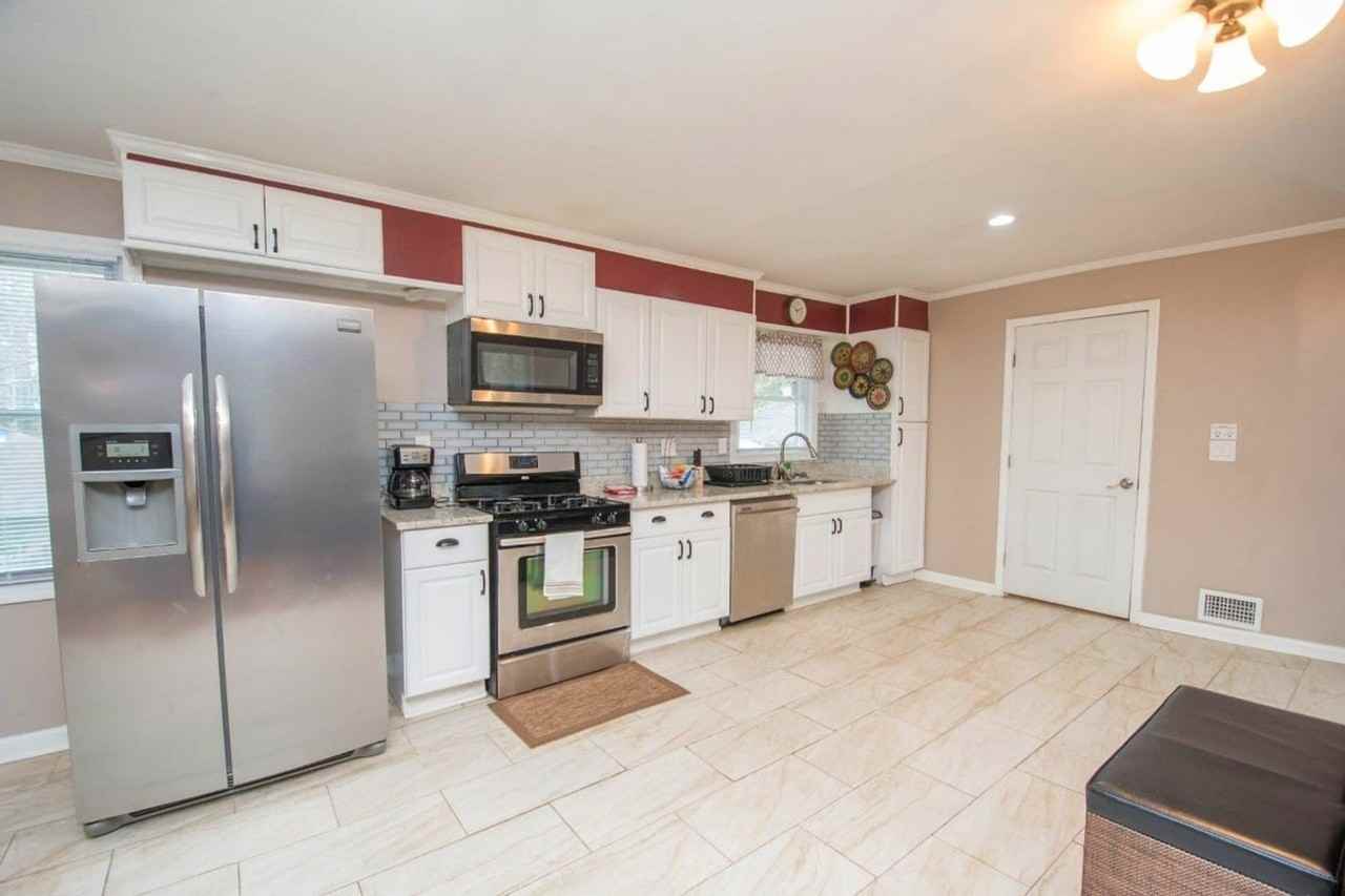 4075 Kenora Dr Sw - Photo 4 of 22