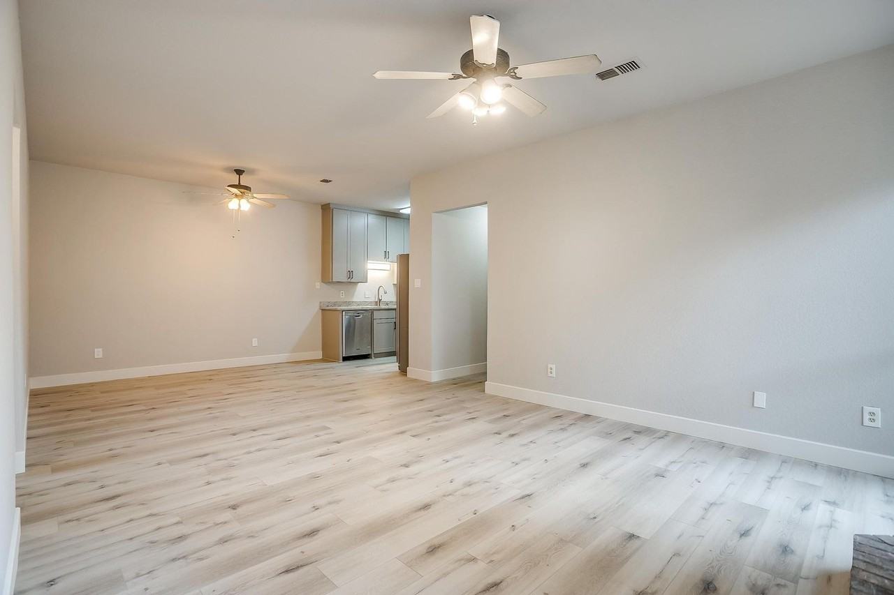 10311 Lone Pine Ln - Photo 2 of 13