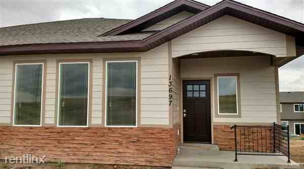 13697 Karen St - Photo 2 of 9