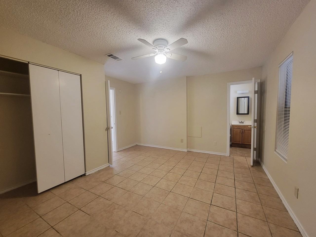 5103 Avenue Q 1/2 #2 - Photo 2 of 11