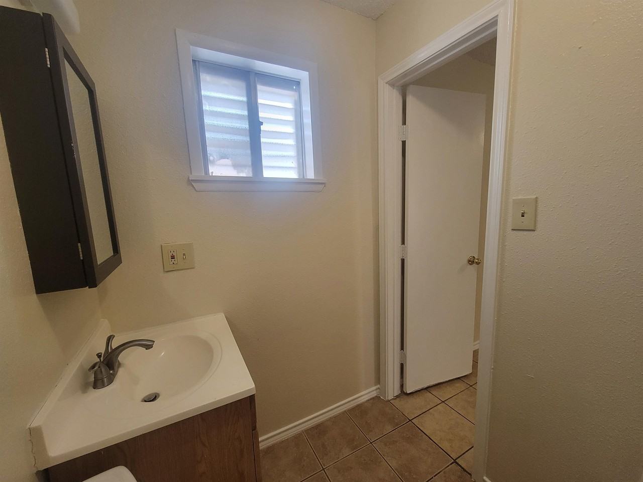 5103 Avenue Q 1/2 #2 - Photo 4 of 11