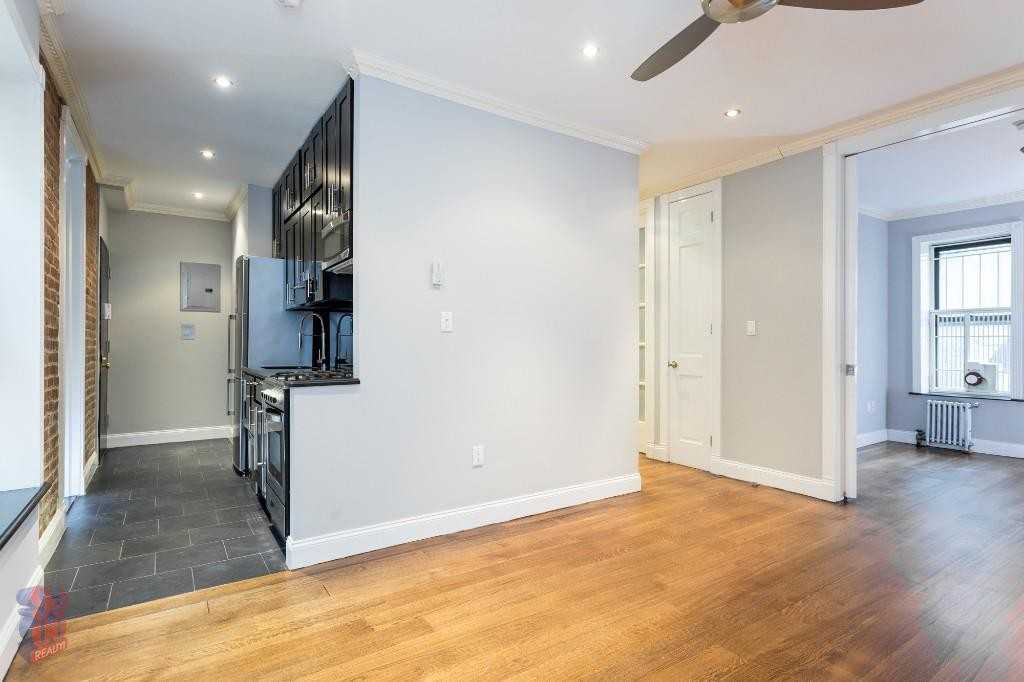 326 E 100th St #2D - Photo 2 of 8