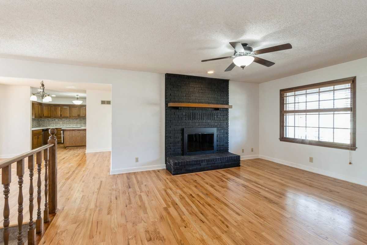 7405 W 74th St #1 - Photo 5 of 24