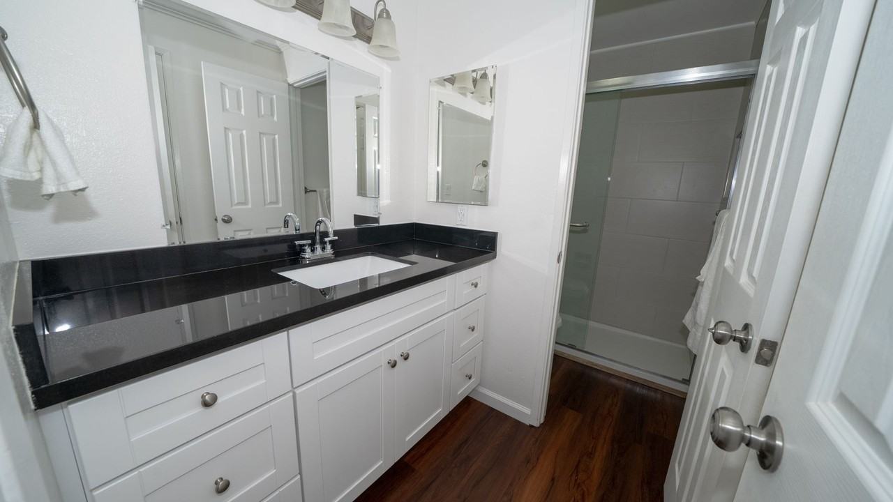 Mariners West Apartments - Photo 4 of 4