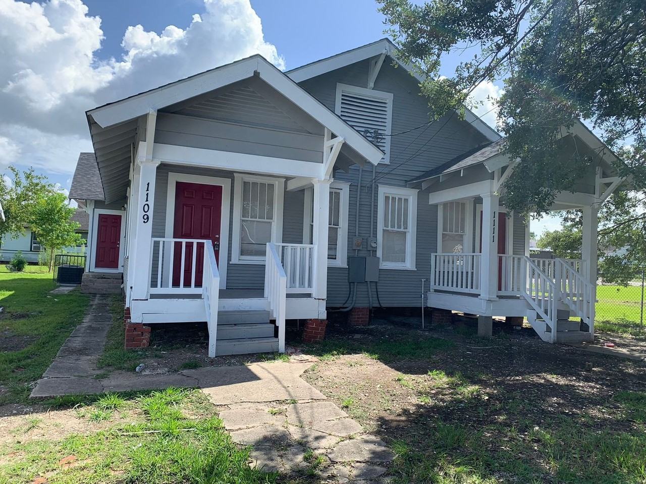 1107 Avenue A - Photo 2 of 32