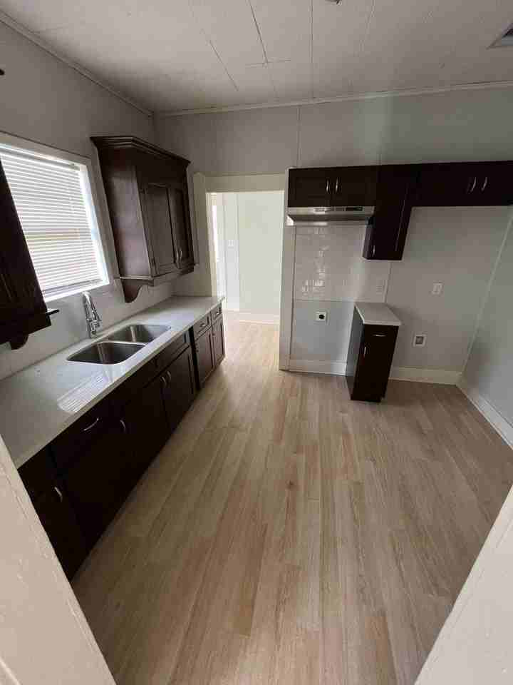 1107 Avenue A - Photo 7 of 32