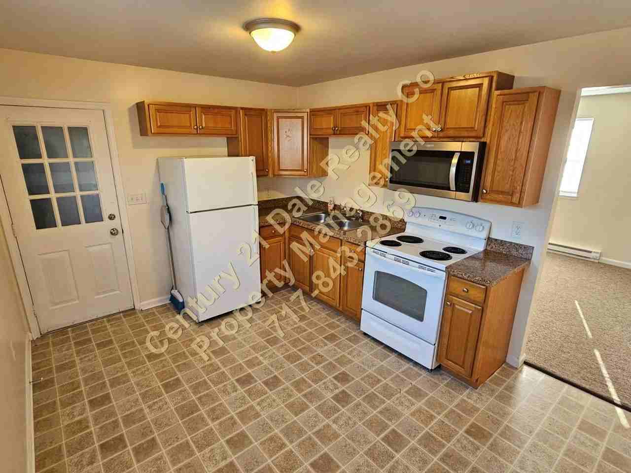 1875 Pineview Dr - Photo 2 of 11