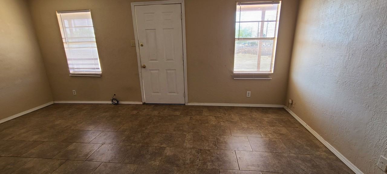 8817 Lawson St #B - Photo 2 of 7