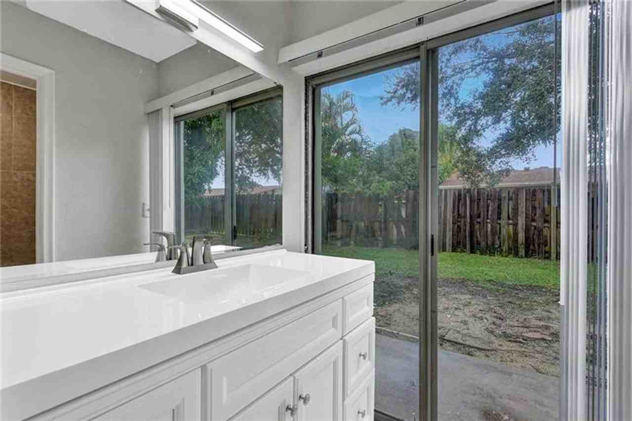 8221 Sw 3rd Ct - Photo 7 of 26