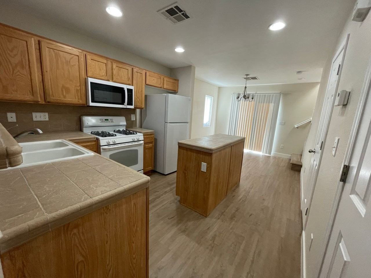 9477 Diamond Bridge Ave - Photo 3 of 21