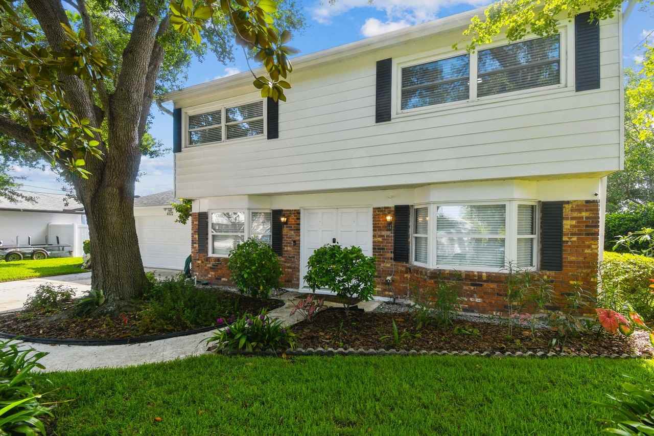 4622 Bay Crest Dr - Photo 3 of 50