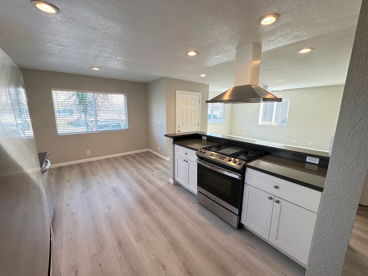 804 Adams St - Photo 3 of 17