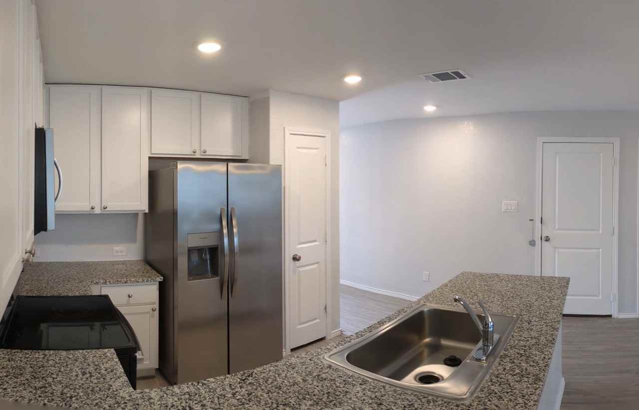 5726 Mountain Pt - Photo 3 of 10